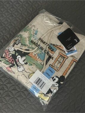 NEW DISNEY Mickey & Minnie Graphic Hoodie